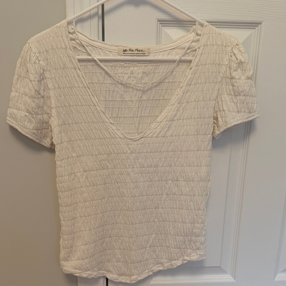 We The Free Cream Textured V-Neck Tee with Short Sleeves- SIZE SMALL!